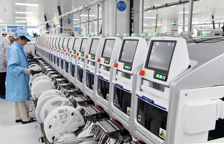 图为长沙智能终端产业园比亚迪电子产品生产车间一角.